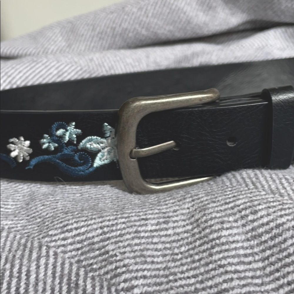 Floral belt-